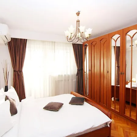 아파트 Charisma Two Bedroom 부쿠레슈티