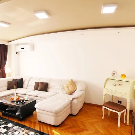 Charisma Two Bedroom 아파트 *
