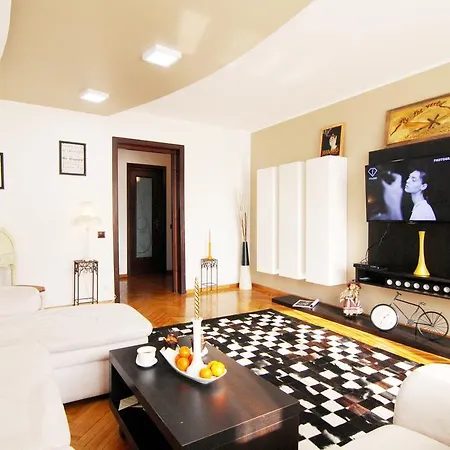 Charisma Two Bedroom דירה *